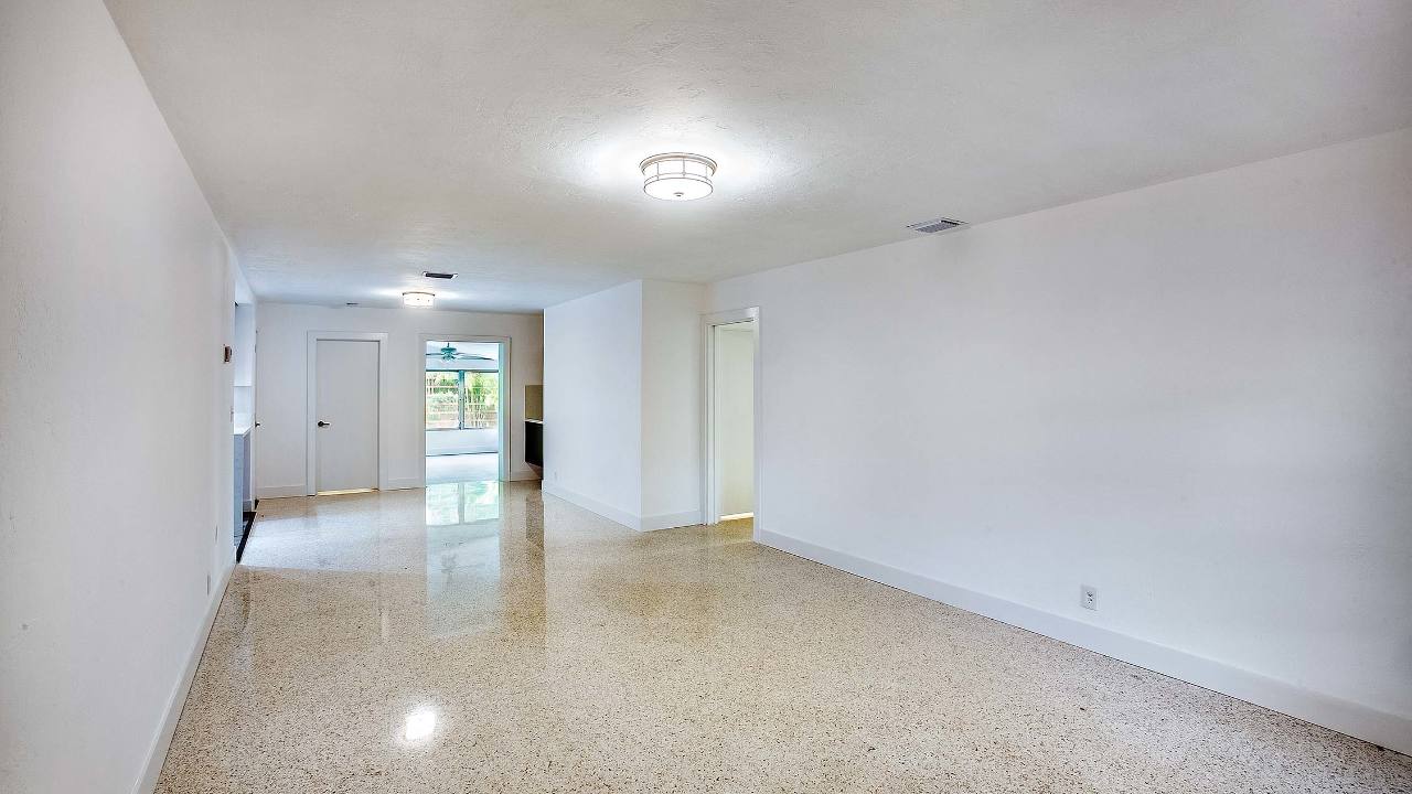 407-Minorca-Ave-02