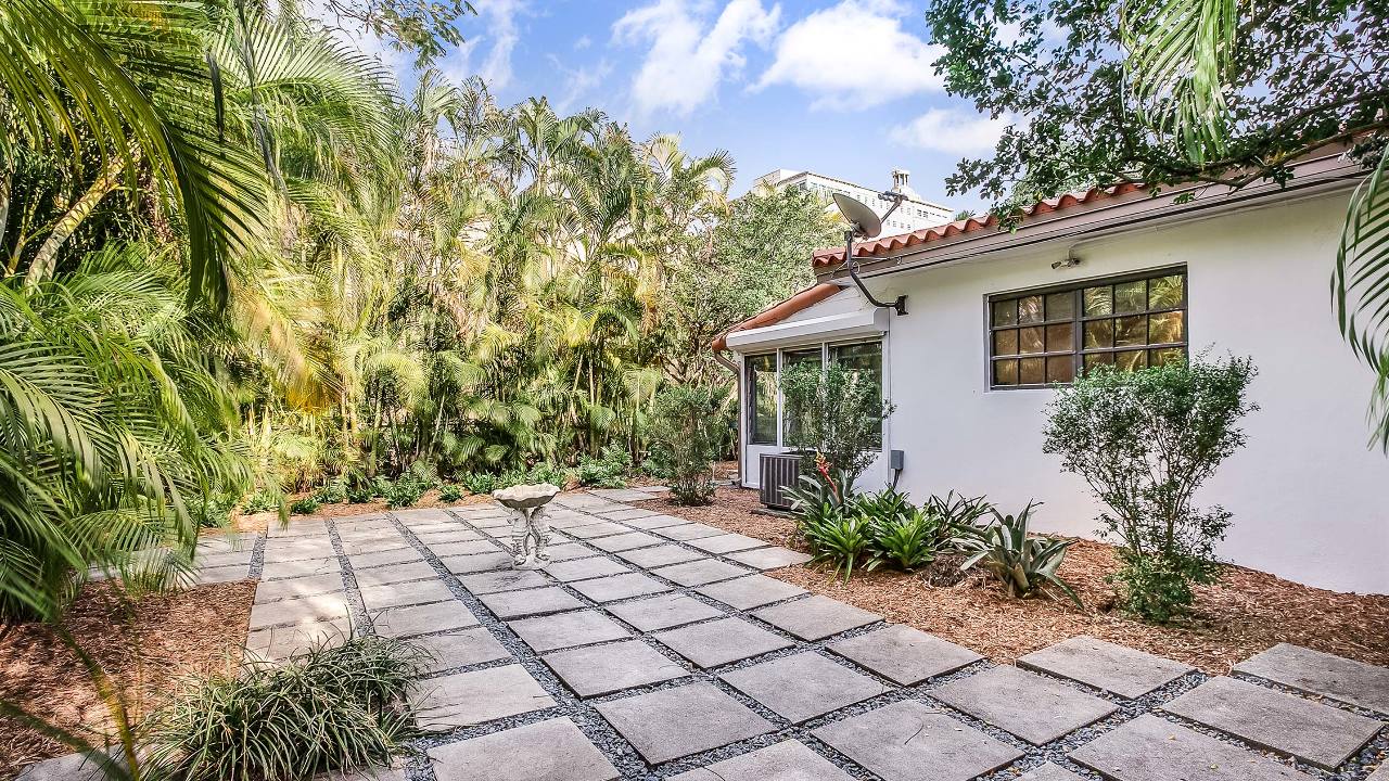 407-Minorca-Ave-08