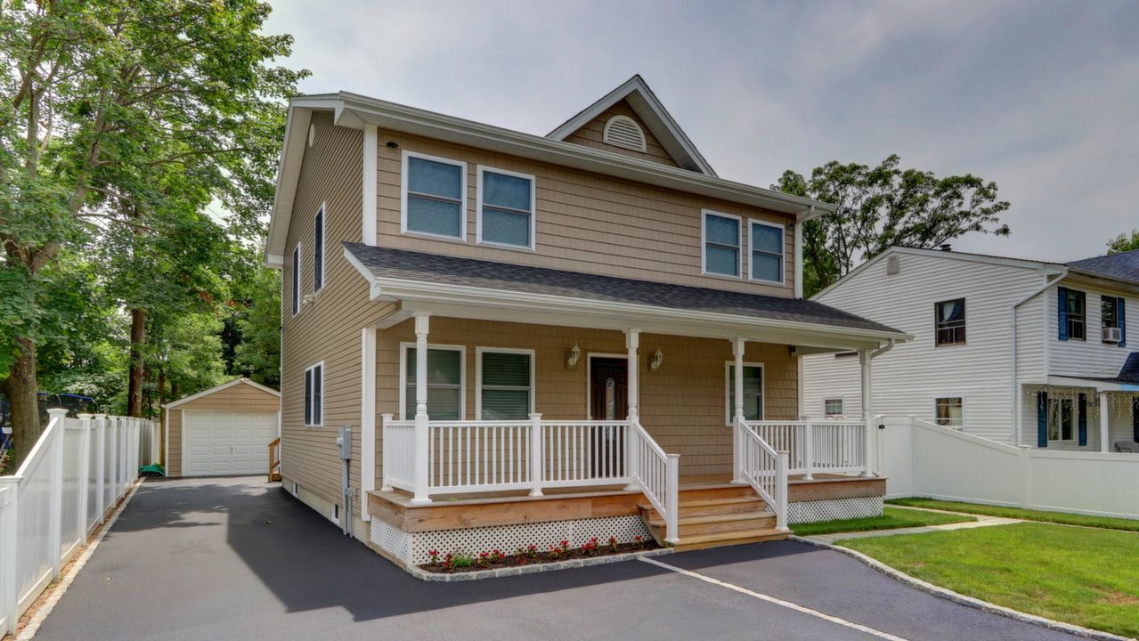 71 E Halley Ln, Central Islip, NY, 11722 Scene 2