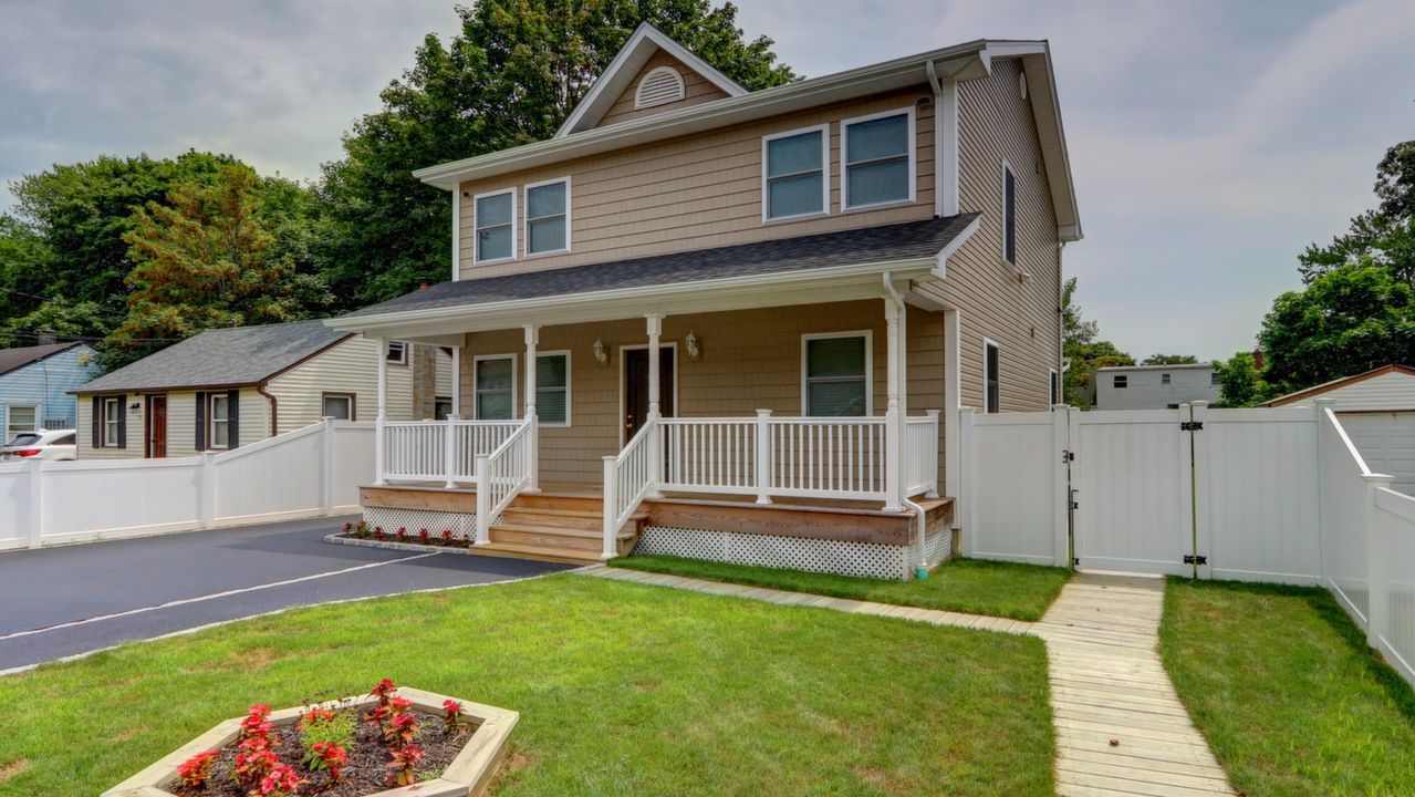 71 E Halley Ln, Central Islip, NY, 11722 Scene 3