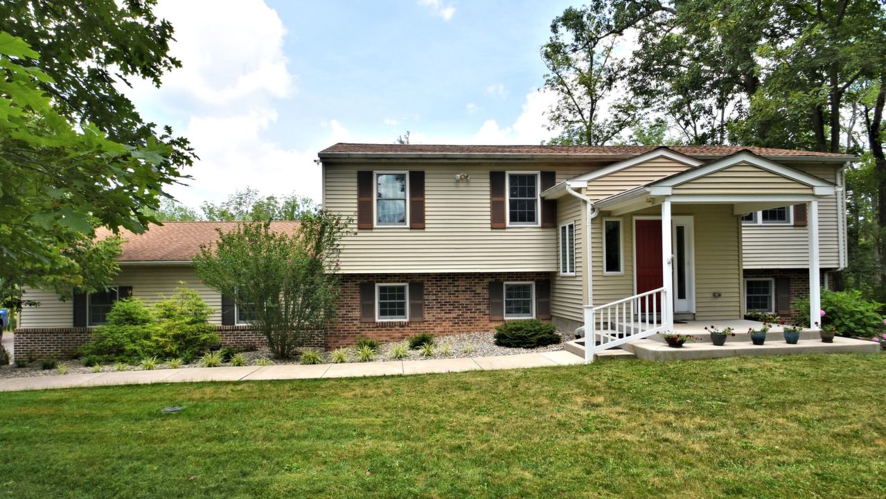 2033 Perkiomenville Rd, Green Lane, PA, 18054 Scene 1