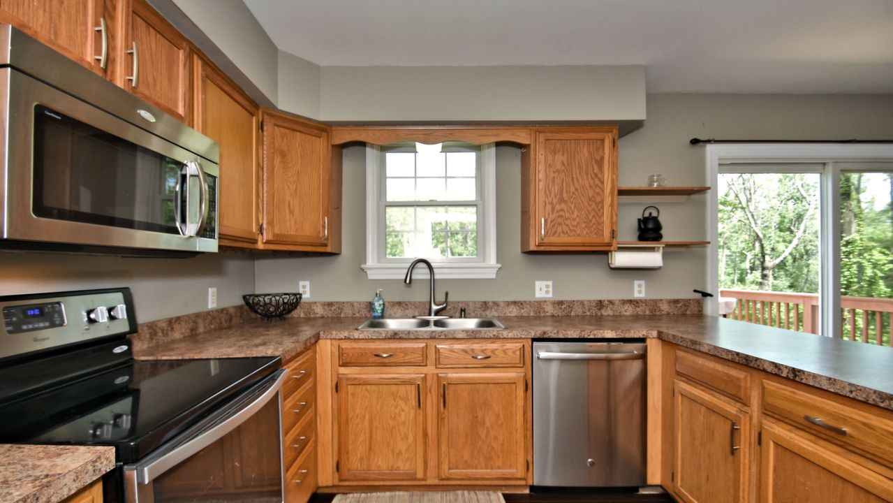 2033 Perkiomenville Rd, Green Lane, PA, 18054 Scene 2