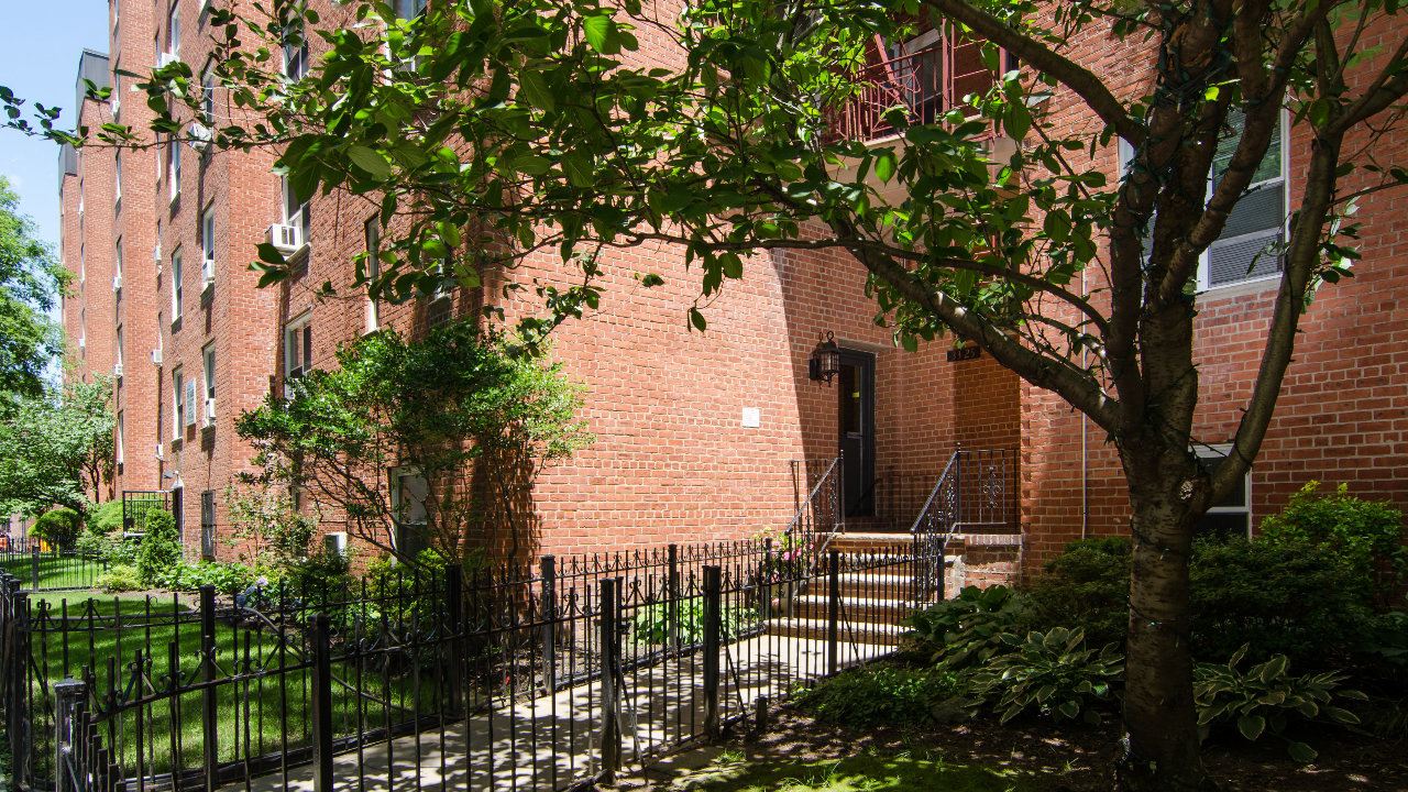 33-25 81 Street, Apt. 1E, Jackson Heights, NY, 11372 Scene 1