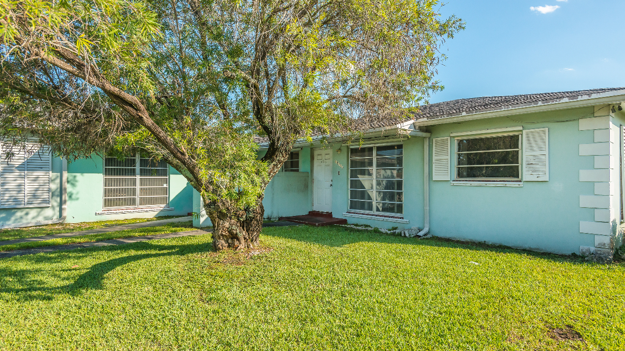 19701-SW-103rd-Ct-01