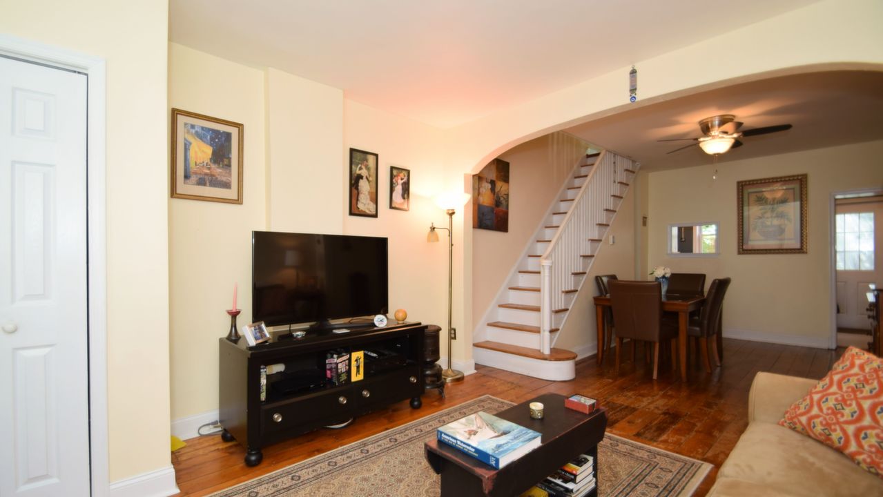 2208 Sepviva St, Philadelphia, PA, 19125 Scene 2