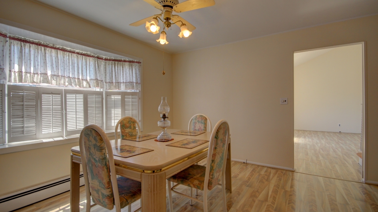 Kitchen Eating Area