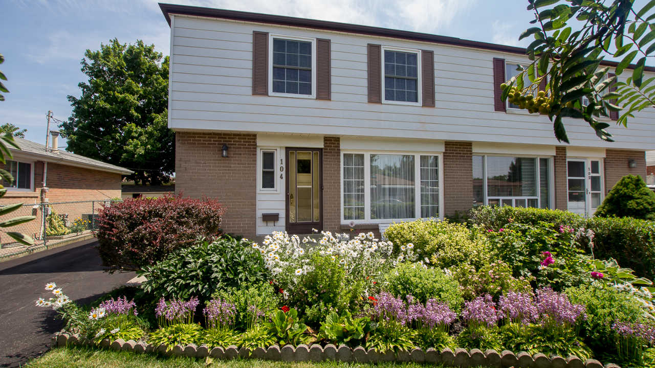 104 Brentwood Drive, Brampton, ON, L6T 1R2 Scene 1