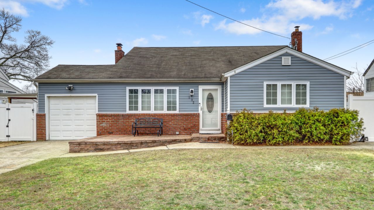 132 W 17th St, Deer Park, NY, 11729 Scene 1