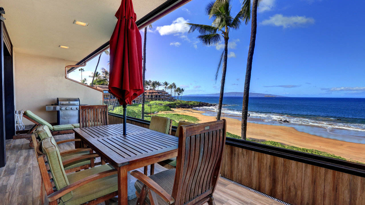 Lanai Dining Area