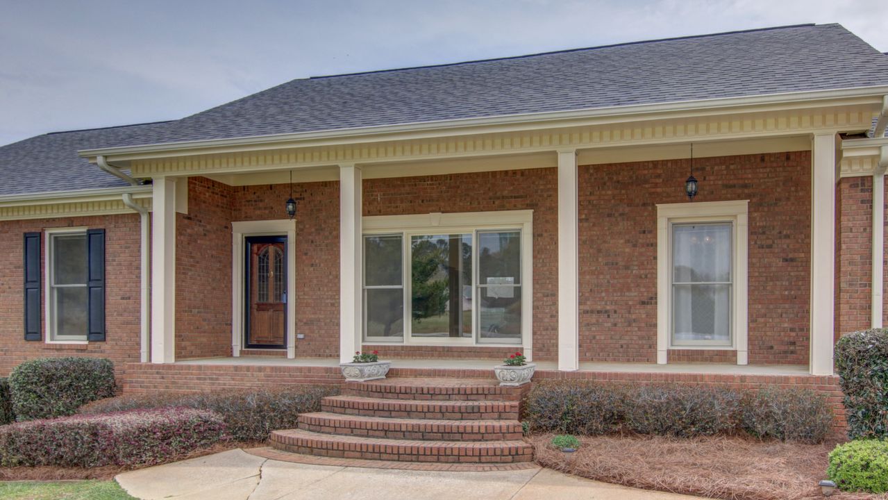 Front Porch Covered Entrance 