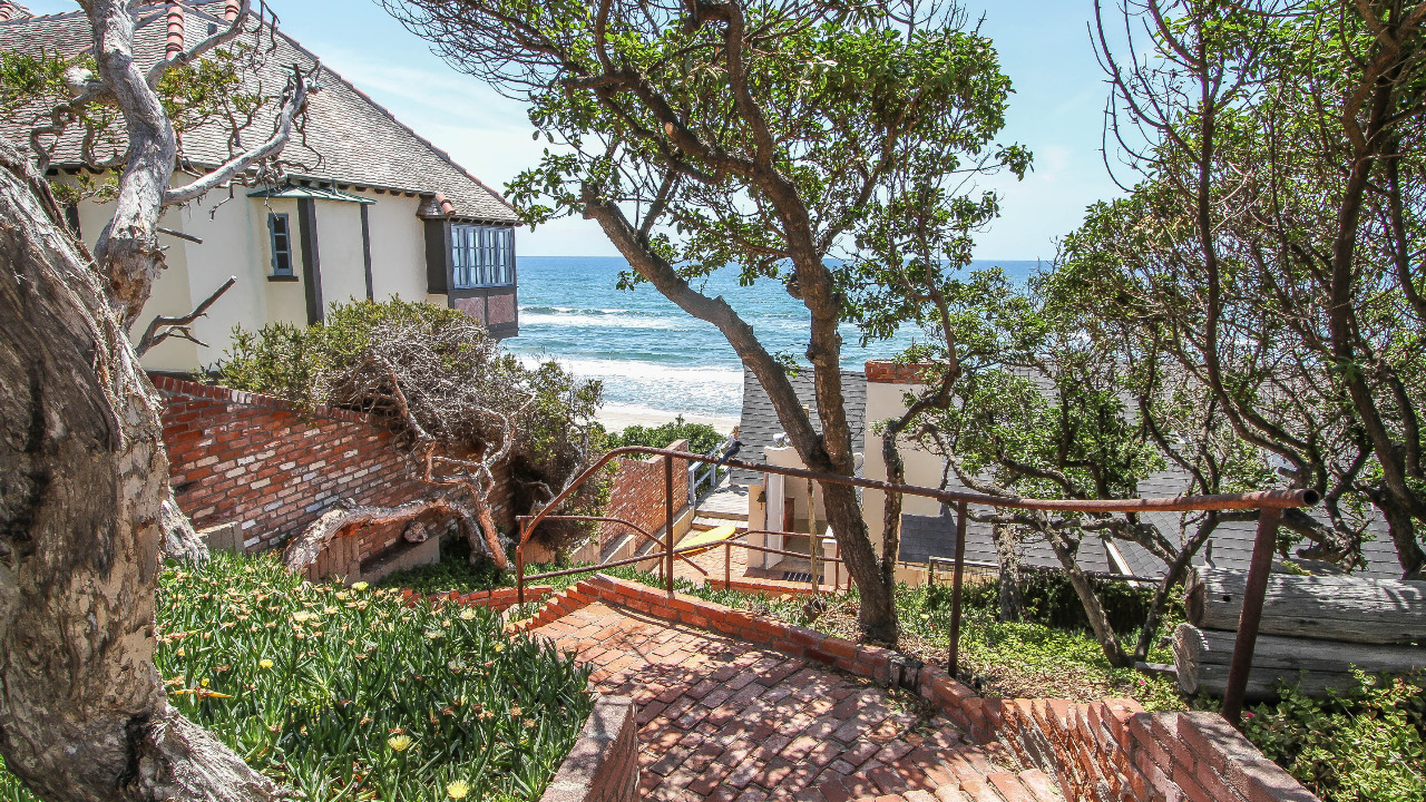 2031 S. Pacific St., Oceanside, CA, 92054 Scene 1