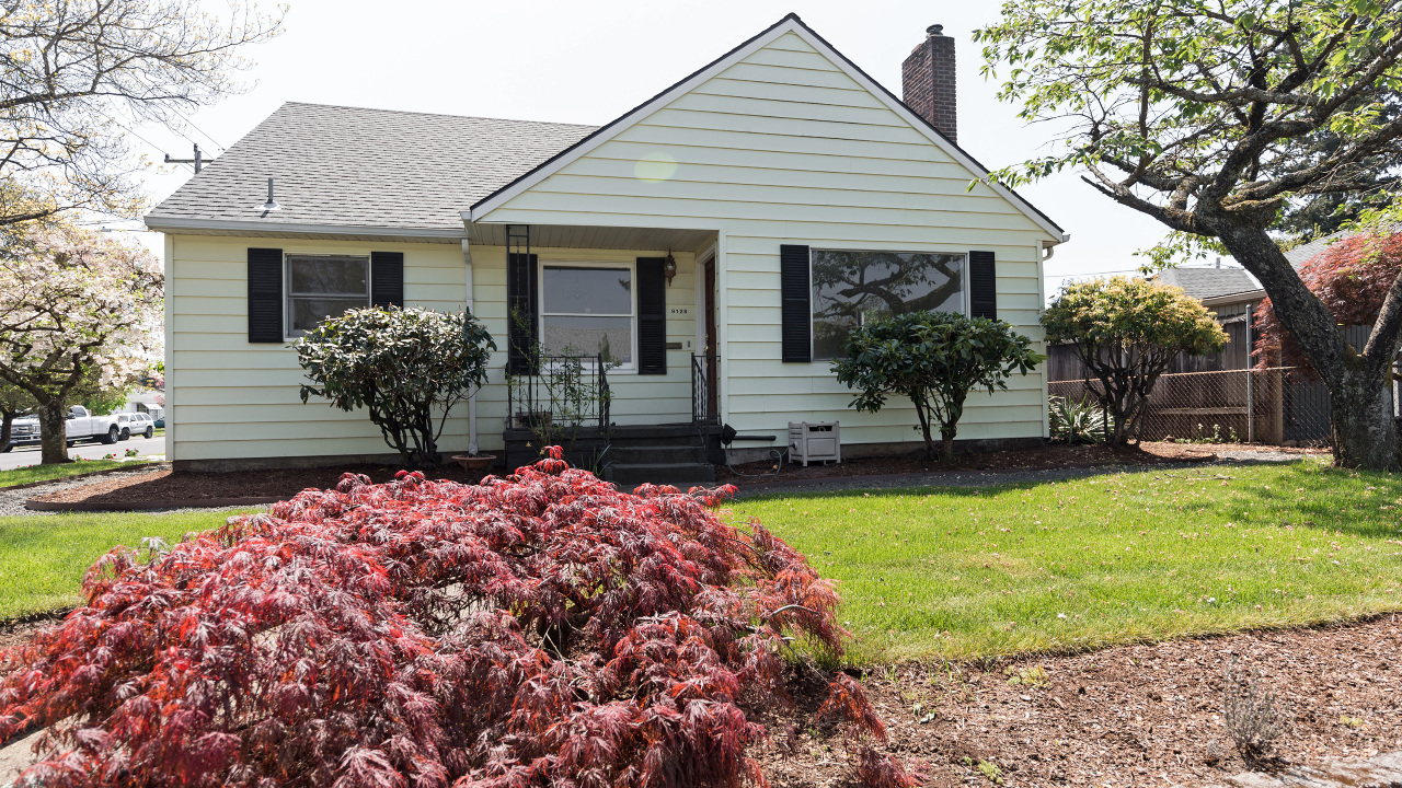 9128 SE Mill St, Portland, OR, 97216 Scene 3