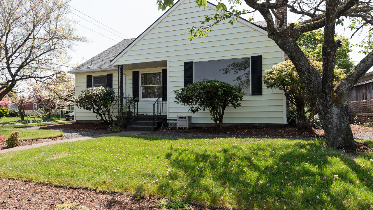 9128 SE Mill St, Portland, OR, 97216 Scene 2