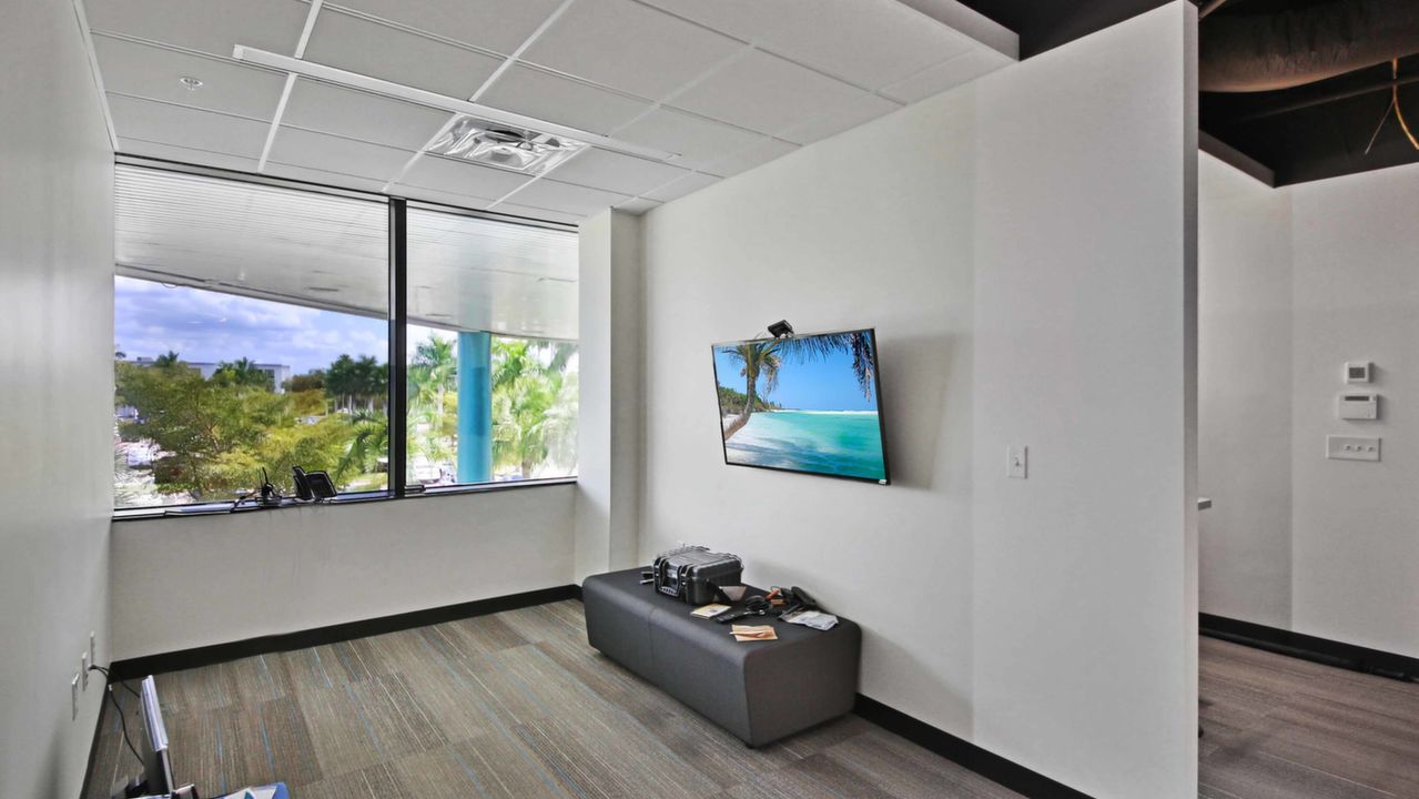 Semi Private Work Space 