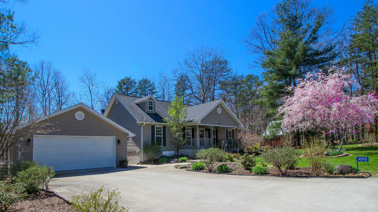 490 Lake Forest Dr, Blue Ridge, GA, 30513 Scene 1