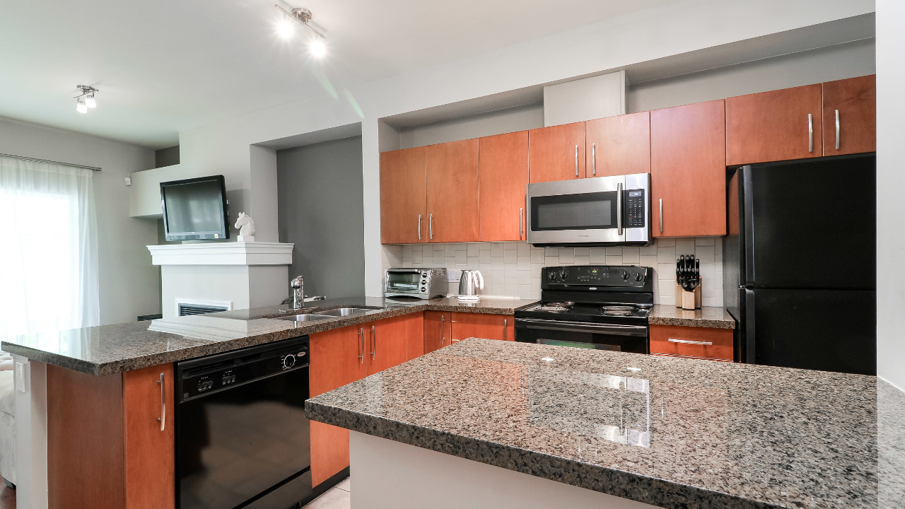 60 935 EWEN AVE, New Westminster, BC, V3M 0A1 Scene 2