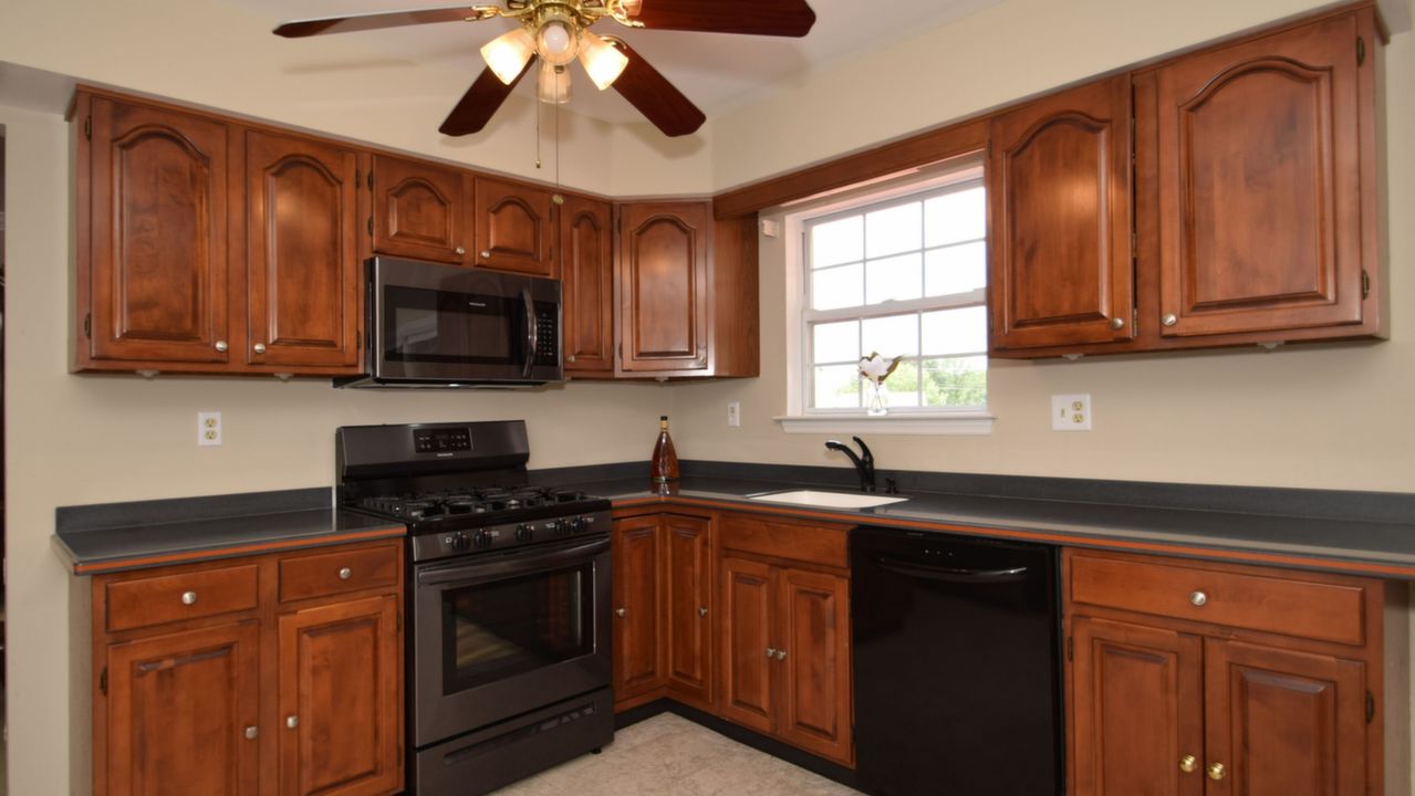 221 Amanda Ln, Phoenixville, PA, 19460 Scene 2