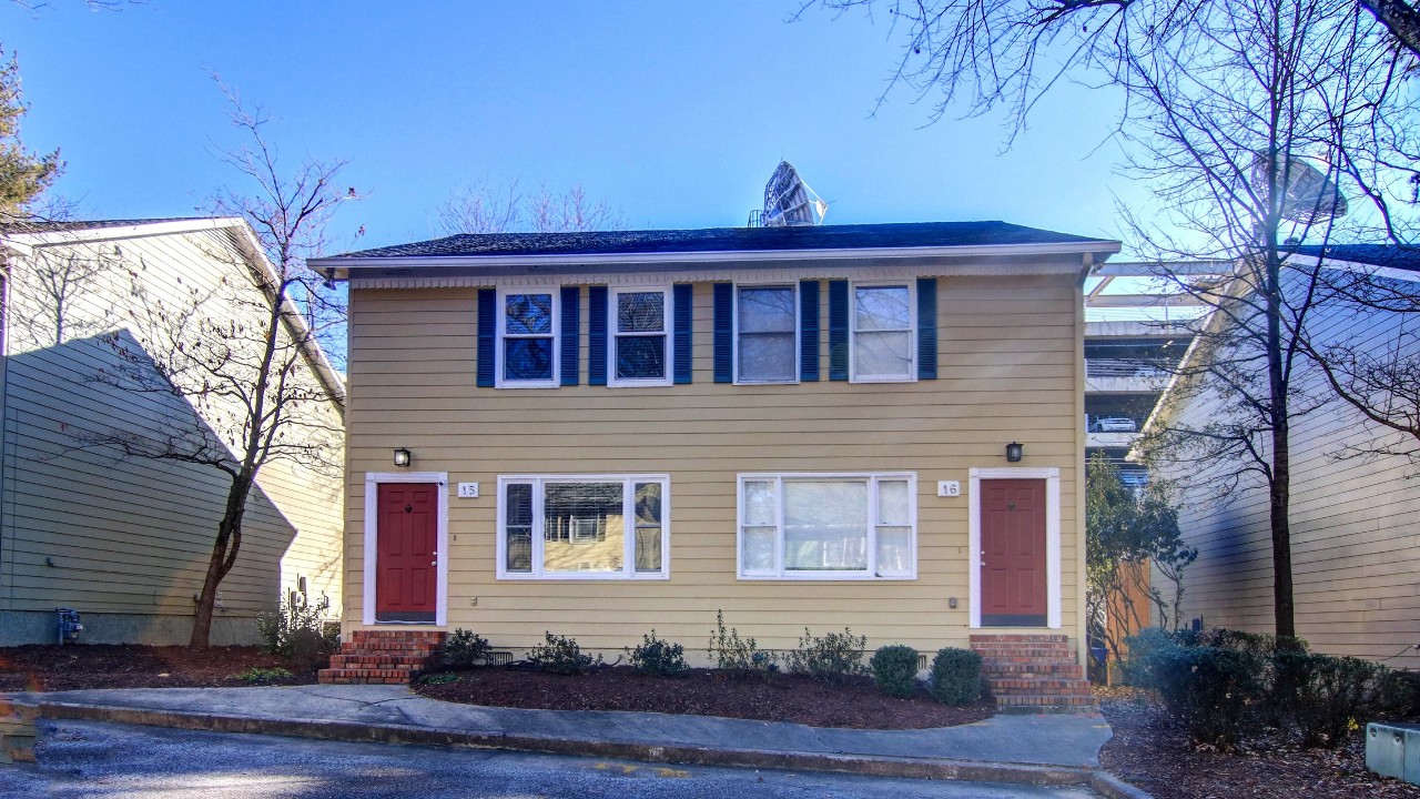 15 Holly Downs Court