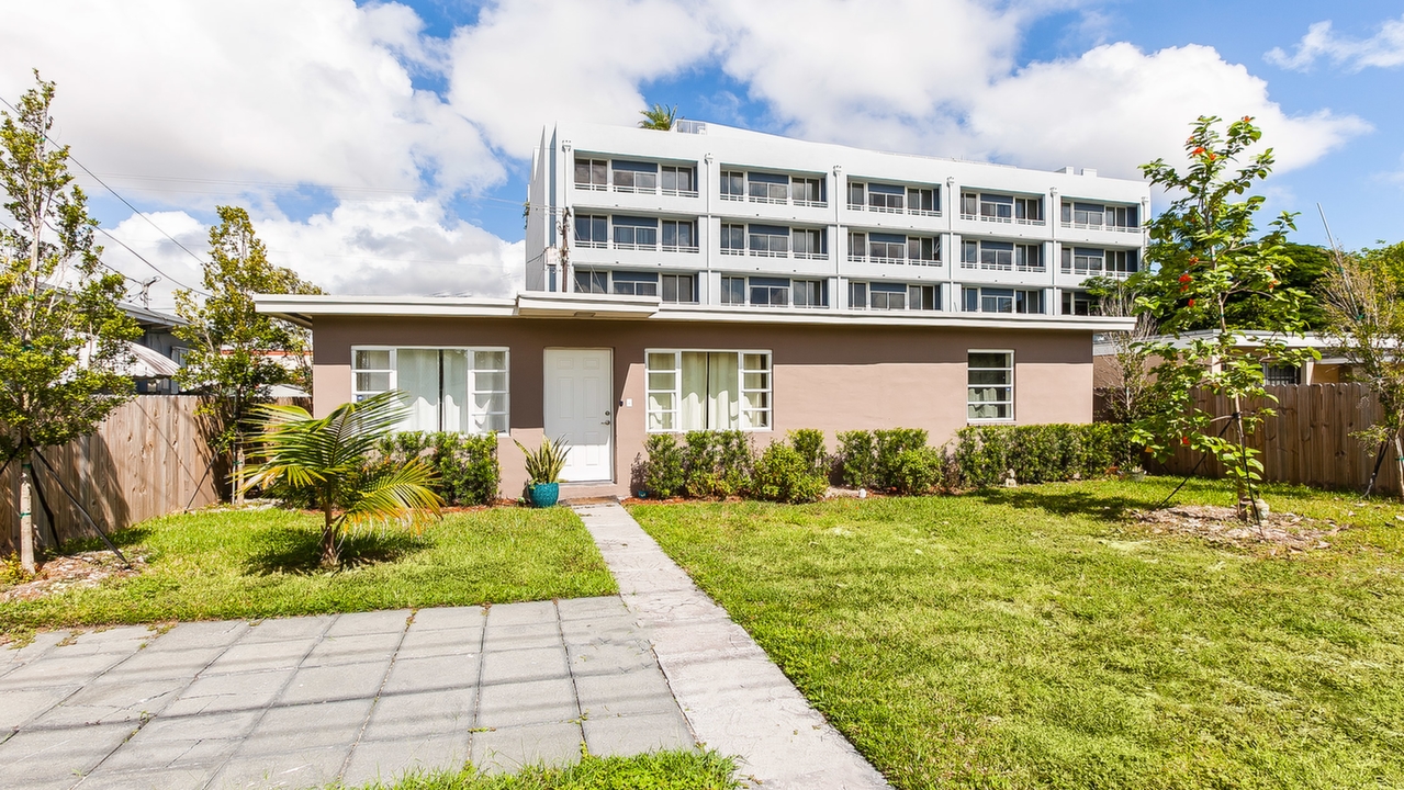 3271-Thomas-Ave-01