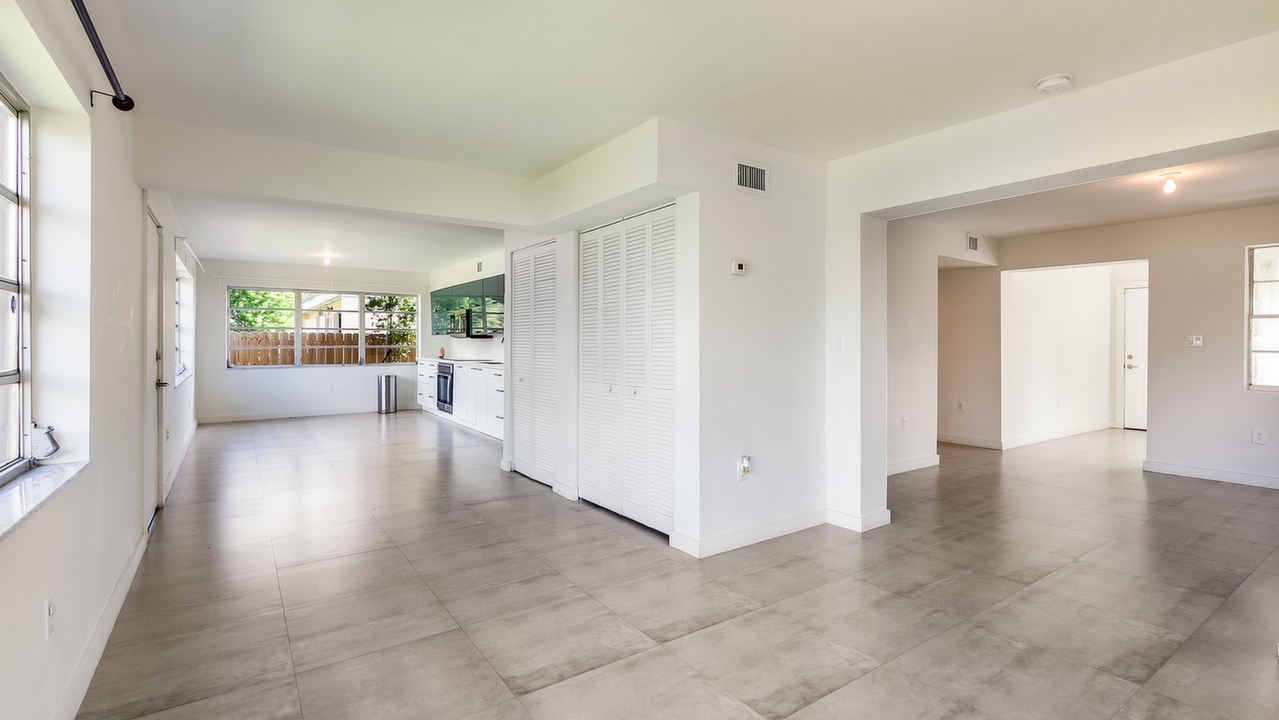 3271-Thomas-Ave-02