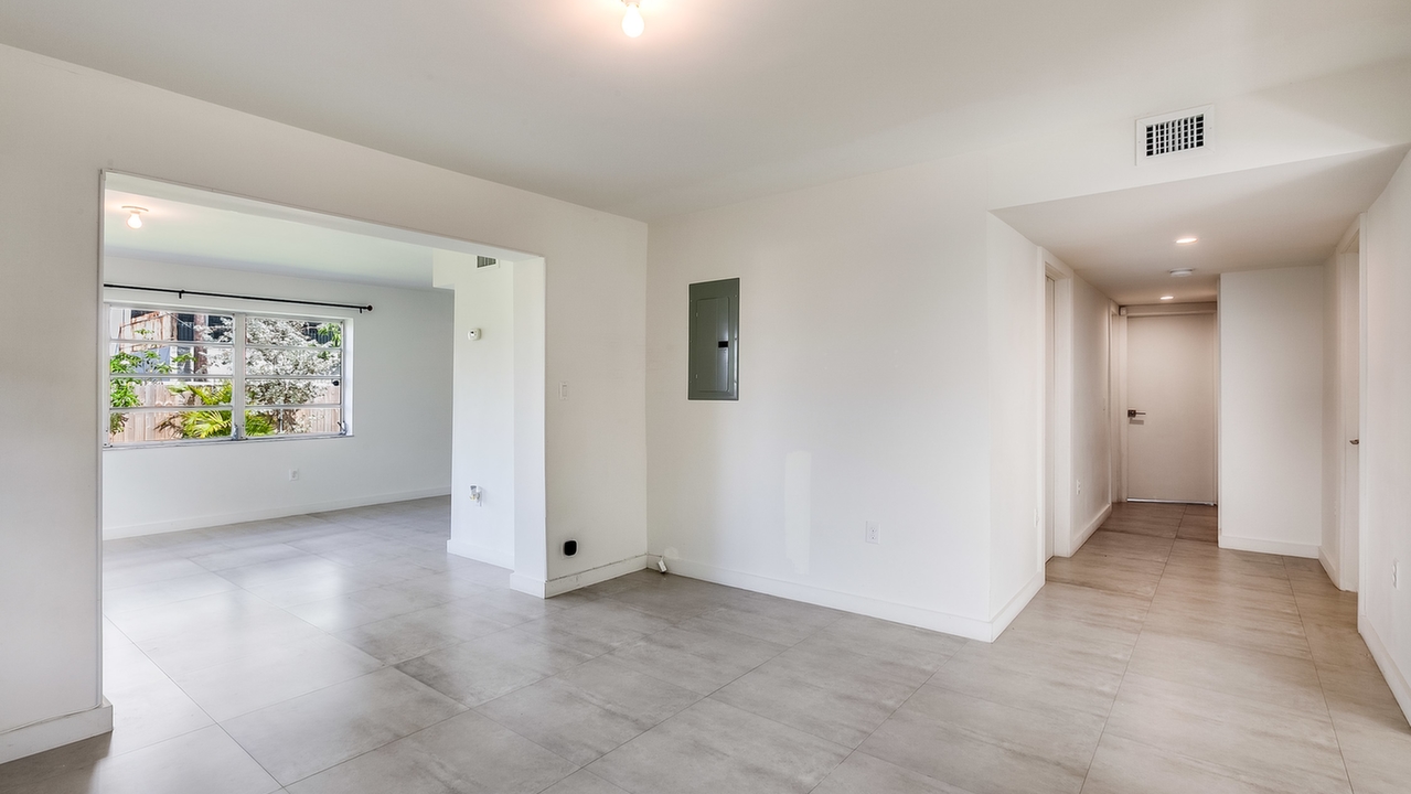 3271-Thomas-Ave-03