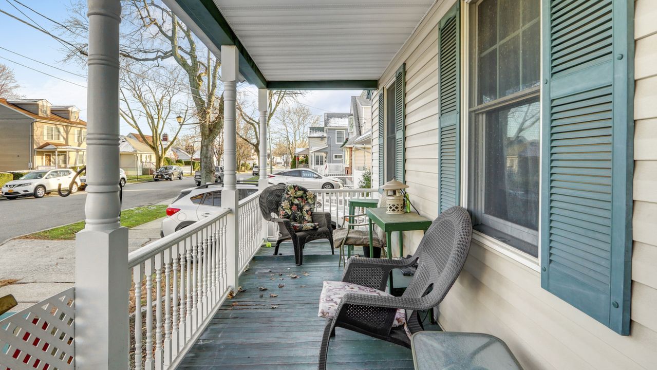 301 S Tenth St, New Hyde Park, NY, 11040 Scene 3