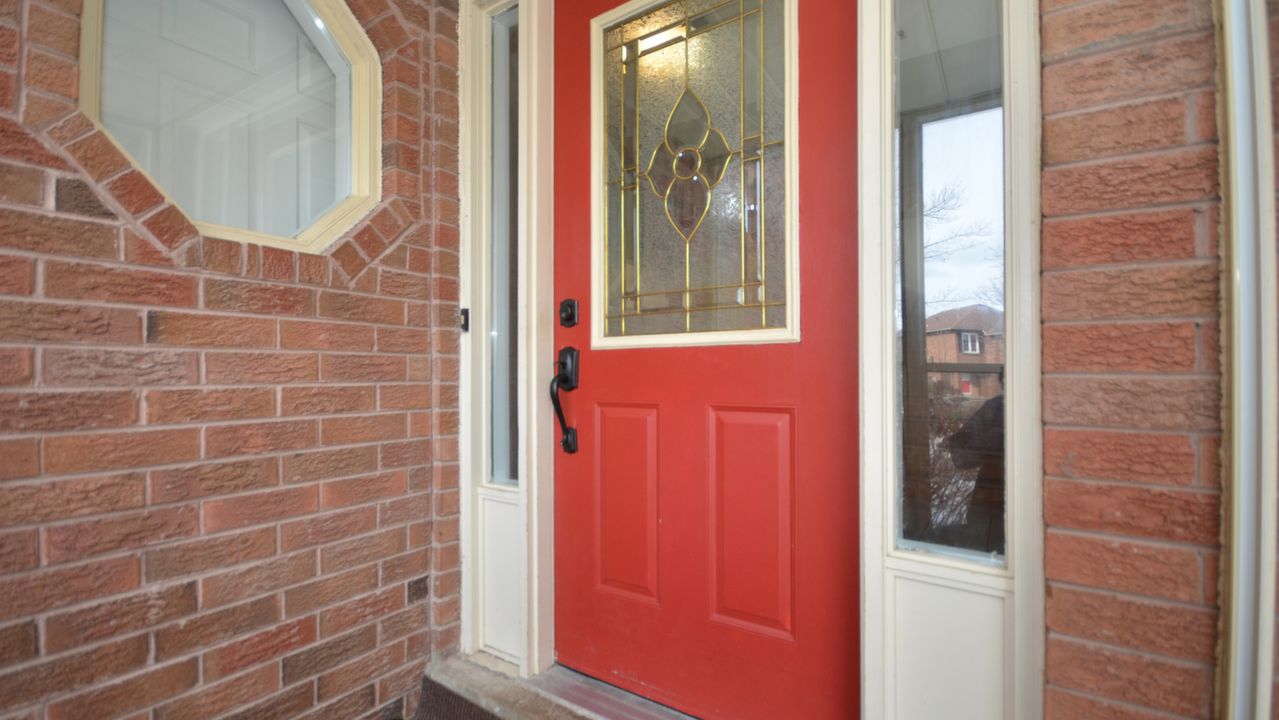 Located Minutes From The Rouge National Parks & The Lakeshore