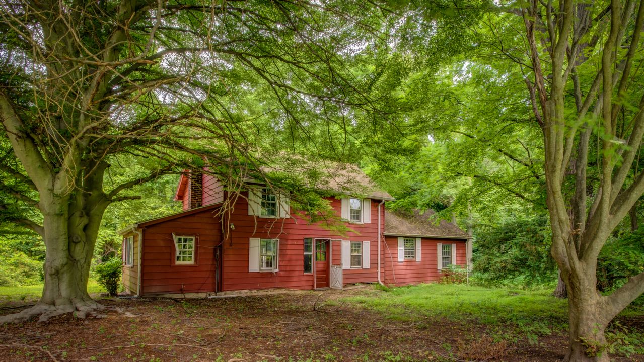 1639 Cedar Swamp Rd, Glen Head, NY, 11545 Scene 3