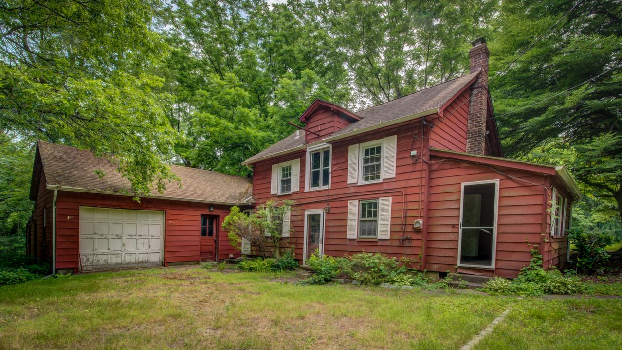 1639 Cedar Swamp Rd, Glen Head, NY, 11545 Scene 4