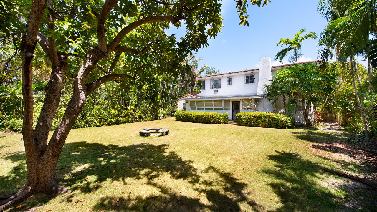 2850-Fairgreen-Dr-03