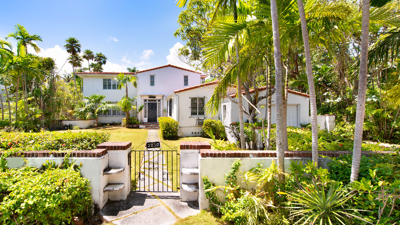 2850-Fairgreen-Dr-01