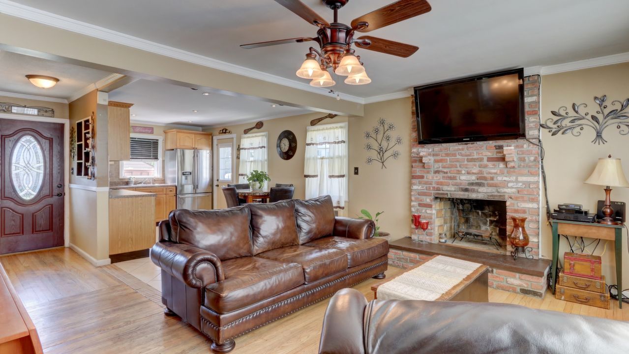 2591 Park St, Westbury, NY, 11590 Scene 3