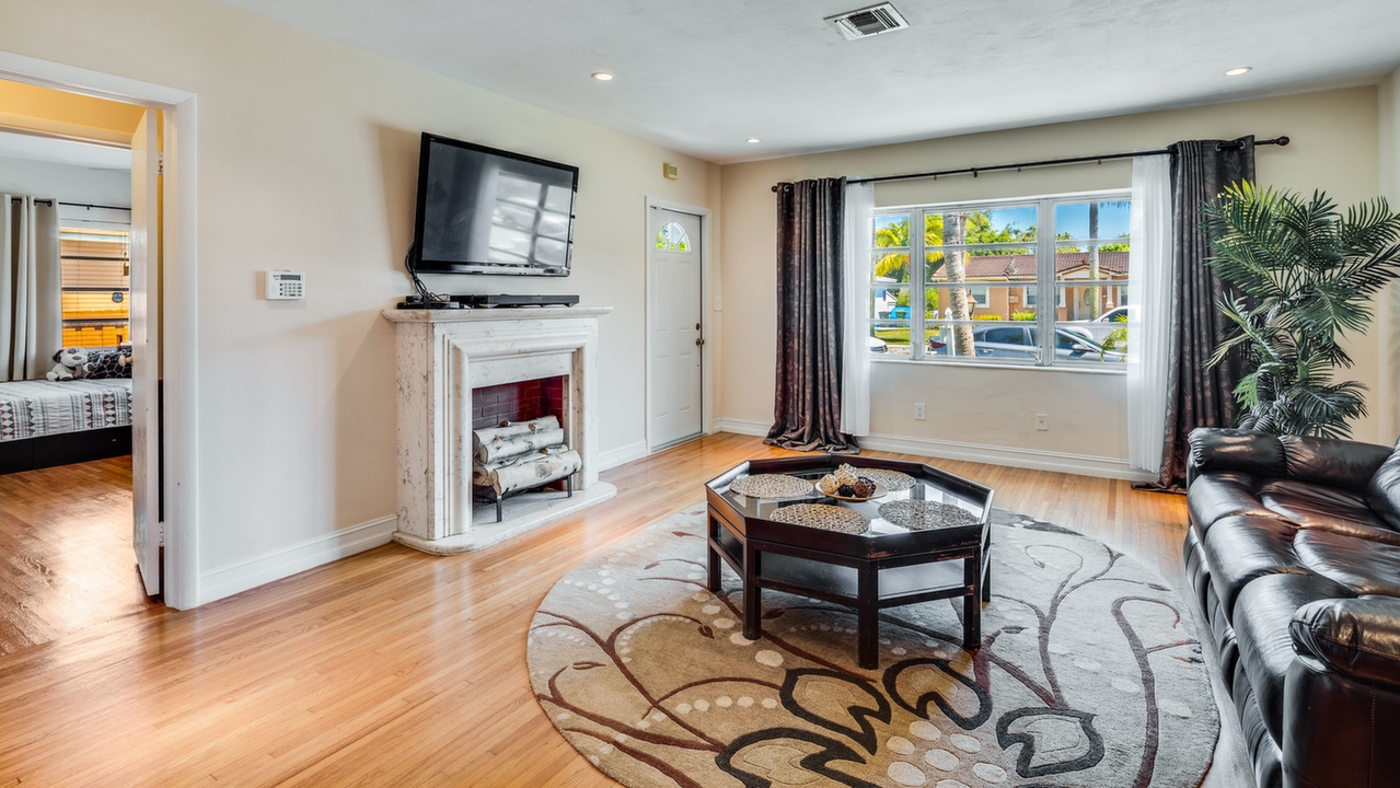673-NE-144th-St-04