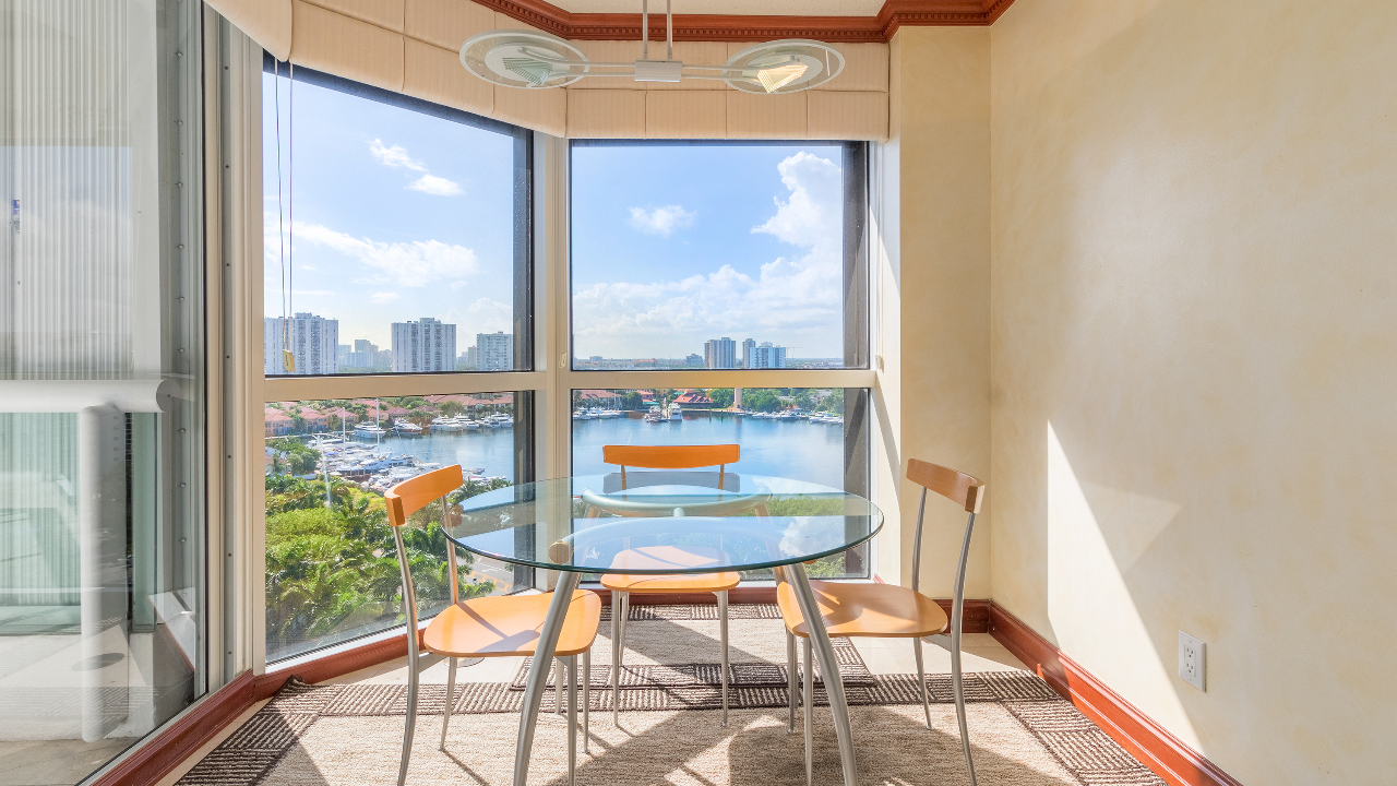 N Twr At The Point #1201-06