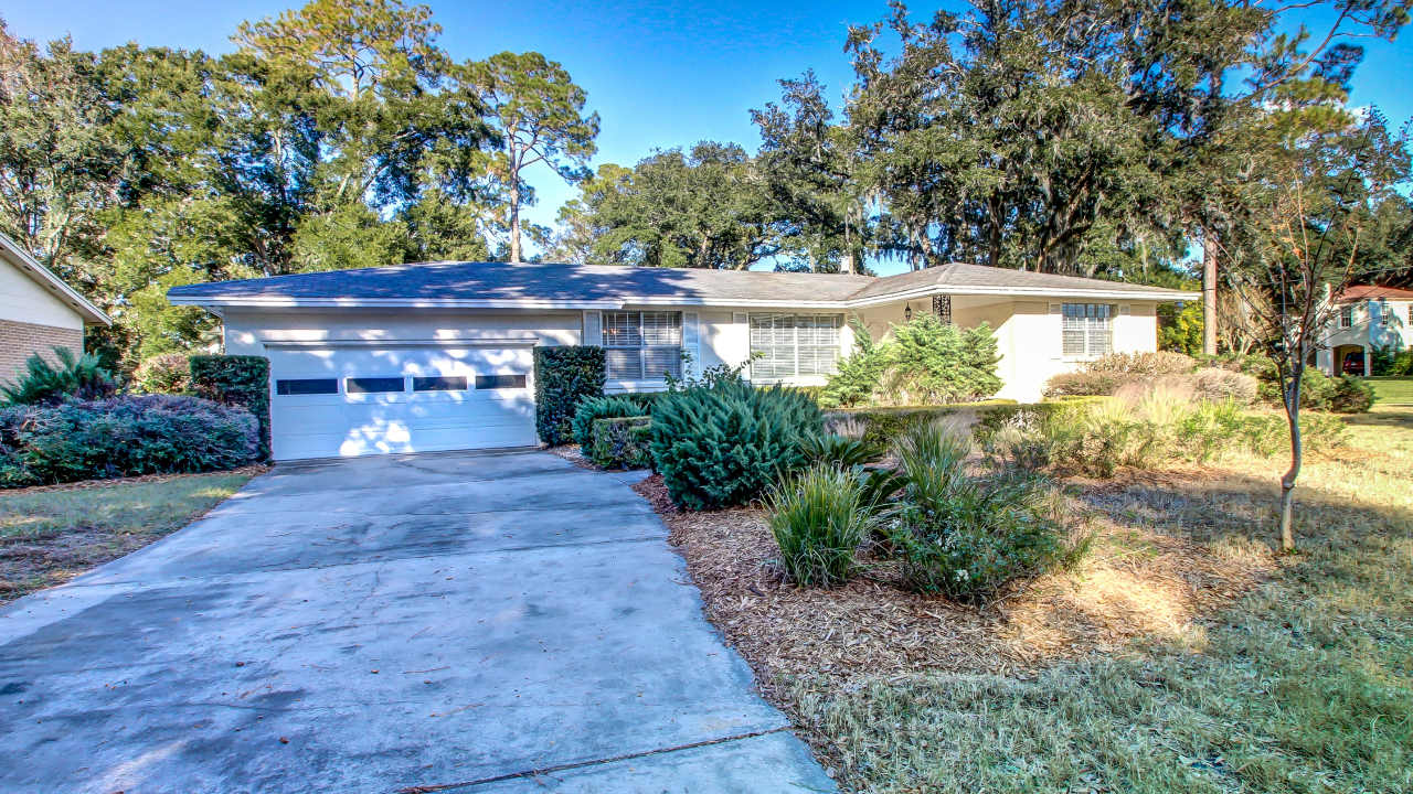 Front of Home with Garage