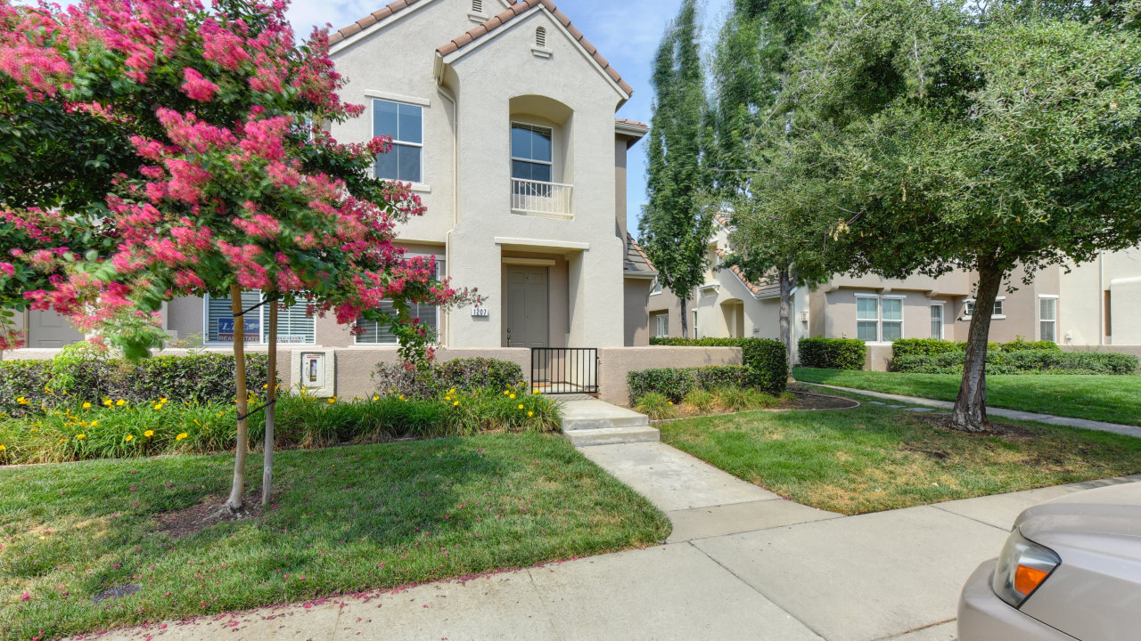 1207 Esplanade Circle, Folsom, CA, 95630 Scene 2