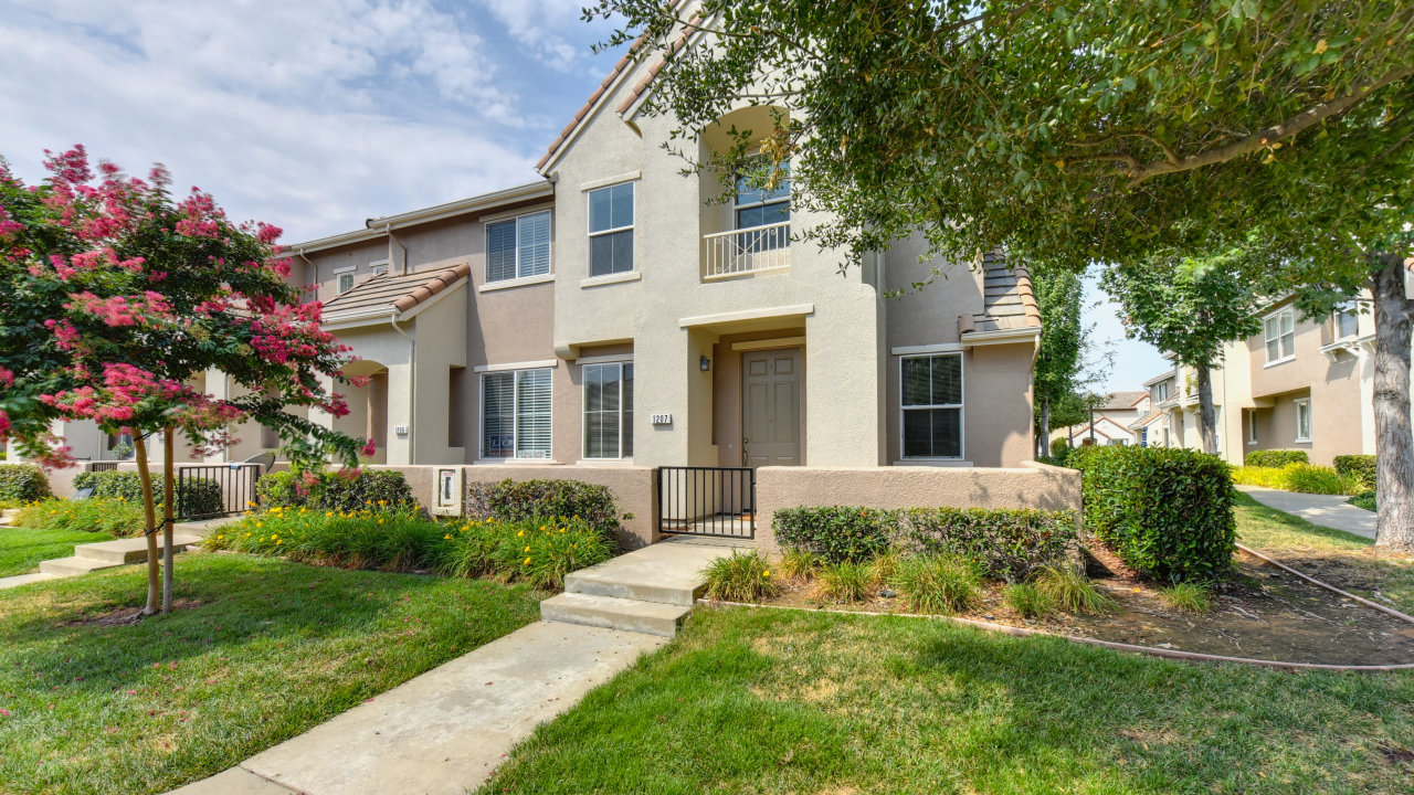 1207 Esplanade Circle, Folsom, CA, 95630 Scene 3