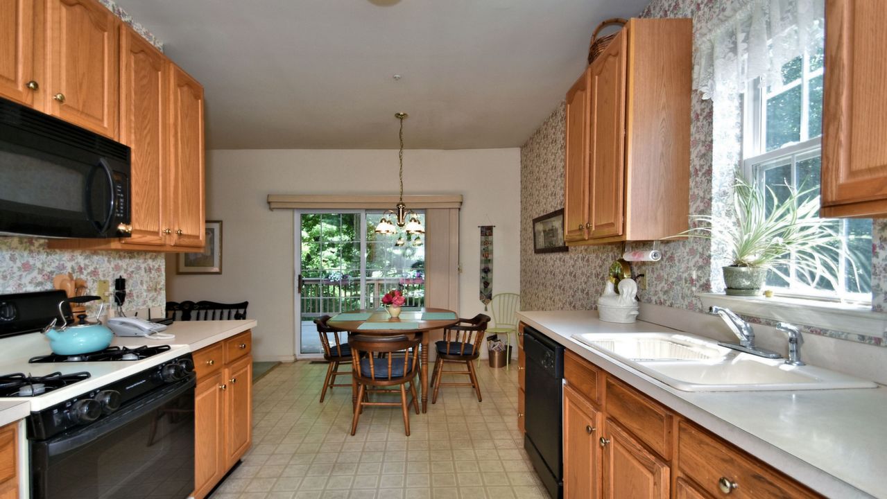 37 Stuart Dr, East Norriton, PA, 19401 Scene 3