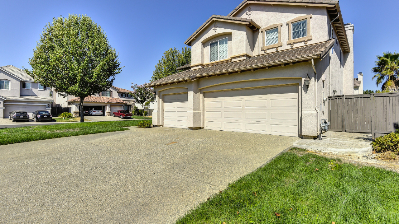 9736 Country Falls Ln, Elk Grove, CA, 95757 Scene 2