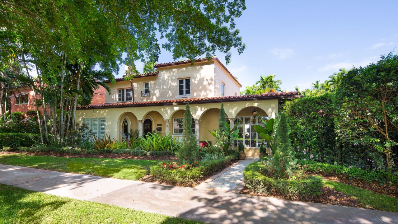 5004-Alhambra-Cir-01