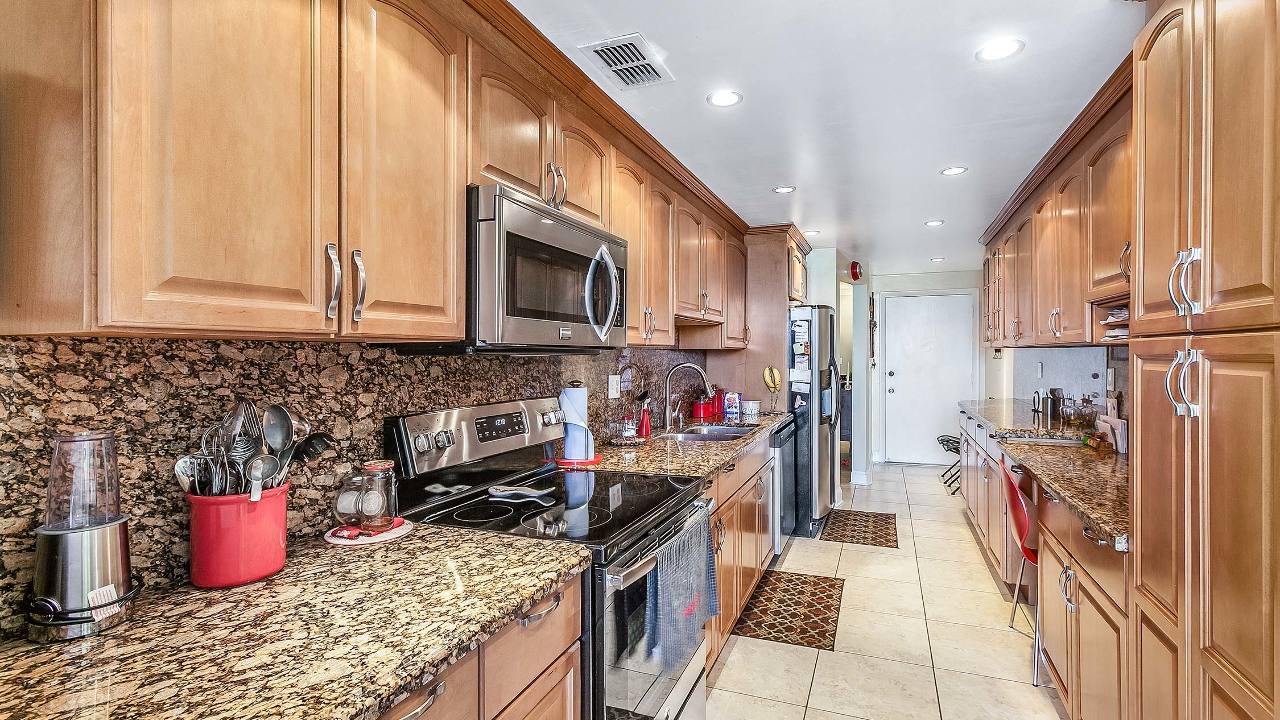 1750-NE-191st-St-06