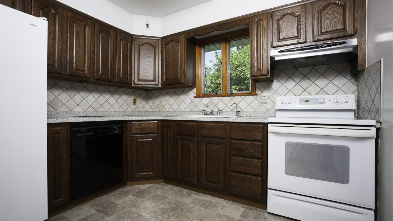 1 Dale Drive, Farmingdale, NY, 11735 Scene 4