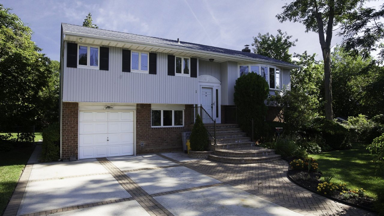 1 Dale Drive, Farmingdale, NY, 11735 Scene 1