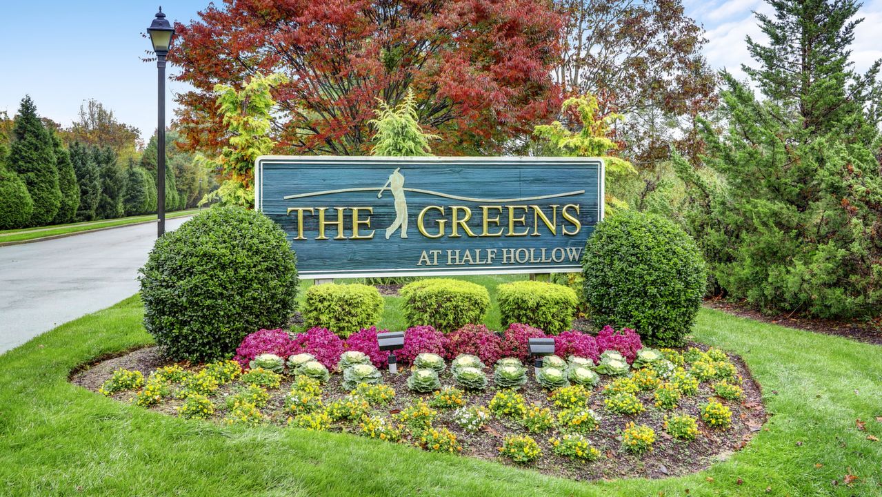 1062 Savoy Dr, Melville, NY, 11747 Scene 1