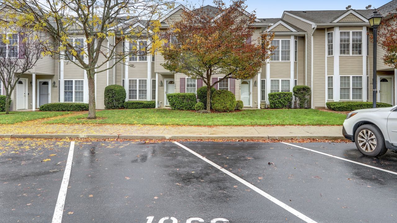 1062 Savoy Dr, Melville, NY, 11747 Scene 3