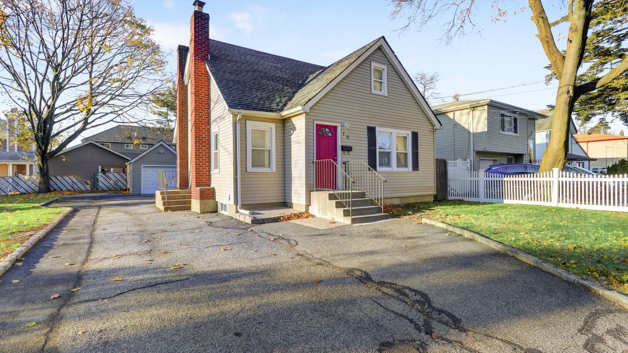 19 4th Ave, Westbury, NY, 11590 Scene 2