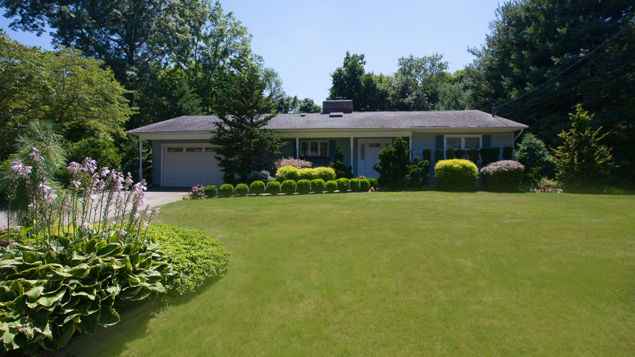 11 Blair Drive, Huntington, NY, 11743 Scene 1