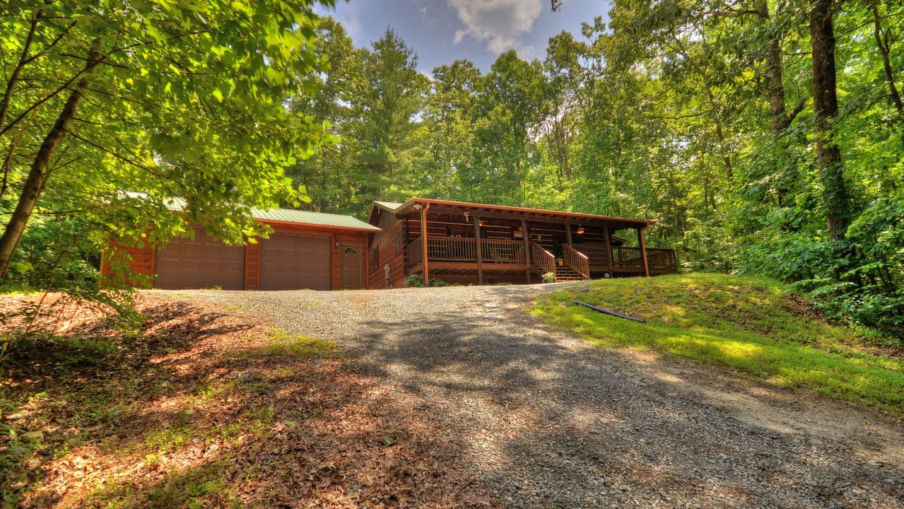 210 Shade Tree Lane



Search, Mineral Bluff, GA, 30559 Scene 3