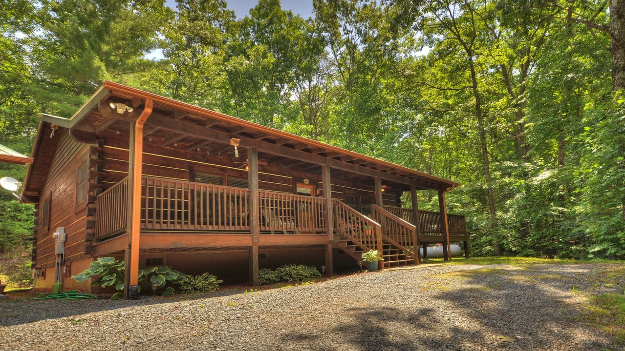 210 Shade Tree Lane



Search, Mineral Bluff, GA, 30559 Scene 1