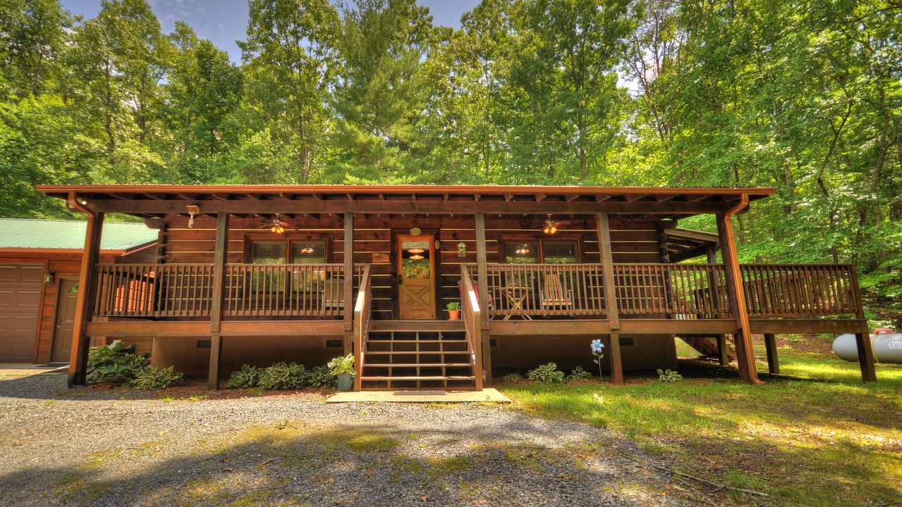 210 Shade Tree Lane



Search, Mineral Bluff, GA, 30559 Scene 2